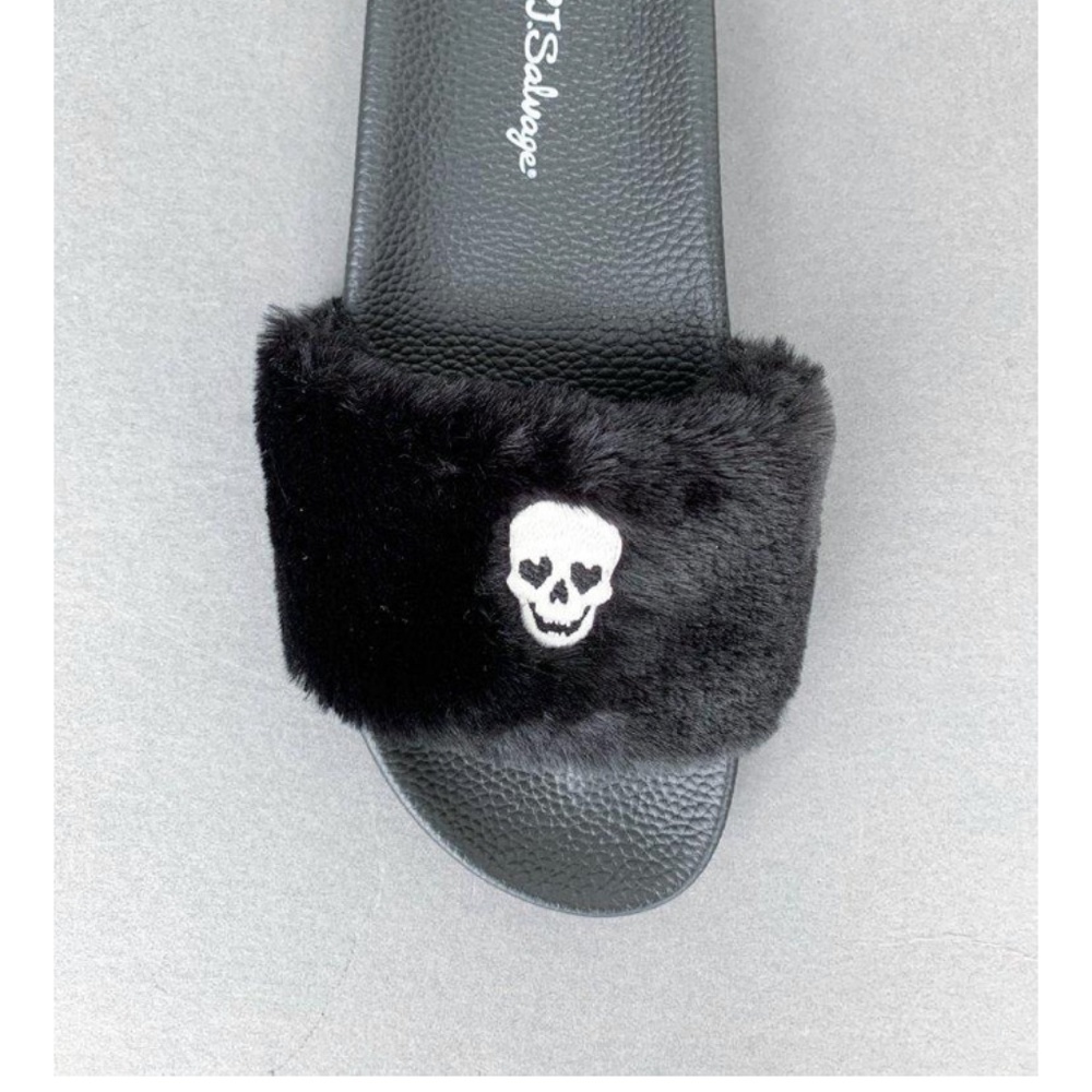 PJ Salvage Skull Faux Fur Slipper Slides Black W/ White Skulls - Picture 2 of 9